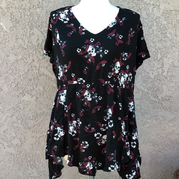 Torrid Skull and Flowers Challis Top - Picture 1 of 11